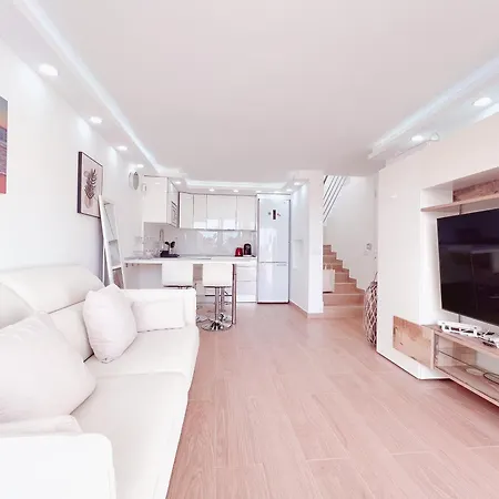 Apartamento Ocean View! Parque Americas! Heated Pool, Ac! La05 *